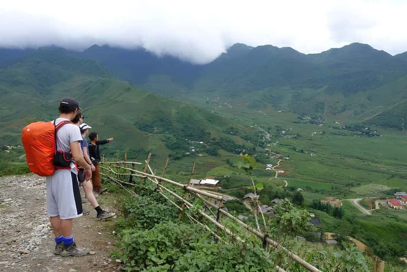 Sapa 1 Day Long Trek: Trek to Hau Thao and Sa Seng Villages - Lunch at a family-run restaurant: included, filling, and local