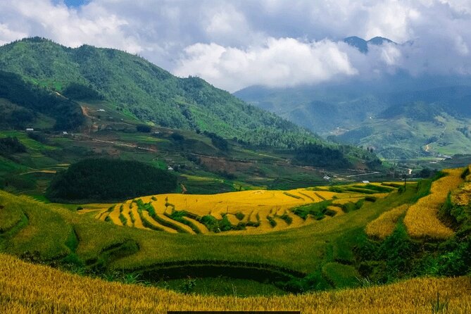 Sapa Love Silver Waterfall, Lonely Tree in Heaven Gate,San Sa Ho - Waterfalls first, then Heaven Gate: the route’s smart pacing