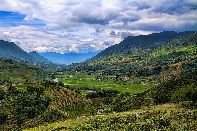 Sapa Motorbike Experience: Local Life, Rice Fields & Waterfalls - Lunch in a family home, and why it changes the tone