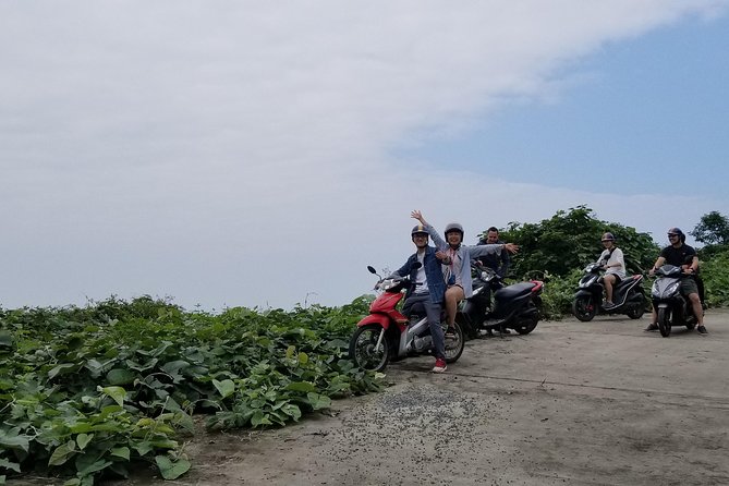 Scooter Adventure on Monkey Mountain - Picnic lunch with chicken, beef, or vegetarian burger