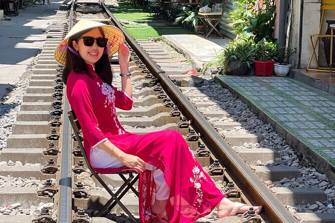 Small Group Half-day Hanoi City Tour with Train Street Visit (4h) - Đường Tàu Train Street: the famous narrow street moment