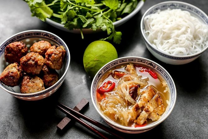 Small-Group Street Food Cyclo Tour of Hanoi Old Quarter - The Food Stops That Are Actually Included: What You’ll Taste