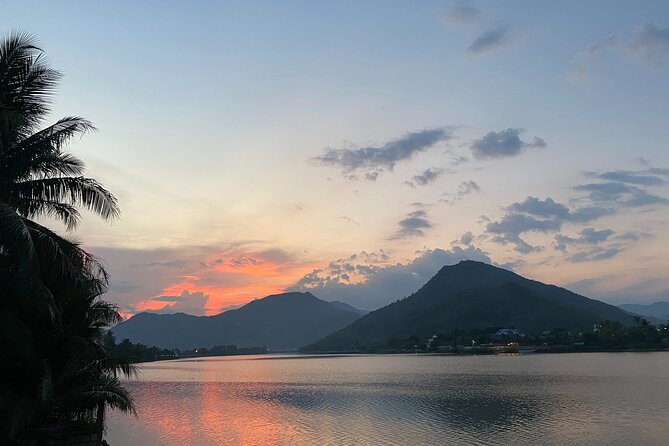 Stand Up Paddle Boarding and Sunset Watching on Cai River - Price and value: $19 is about the convenience and coaching