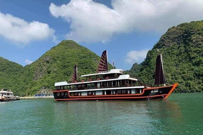 Sunset Tour in Lan Ha Bay | 4-star Daiichi Cruise - Stop 3: Monkey Island, Cute Monkeys, and Quick Swim Time