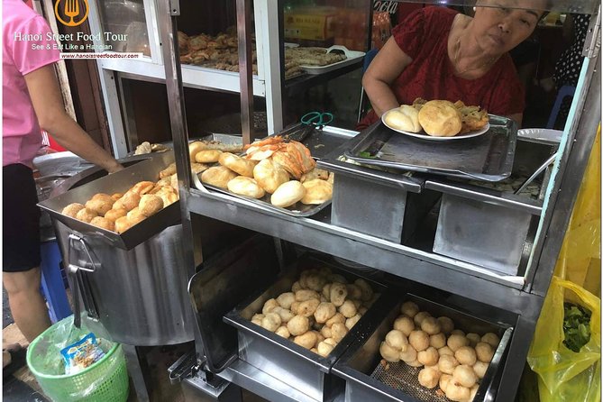 Tasting 8 Different Hanoi Street Foods at Noon Time - A 10:50am Old Quarter food walk that fits a real day