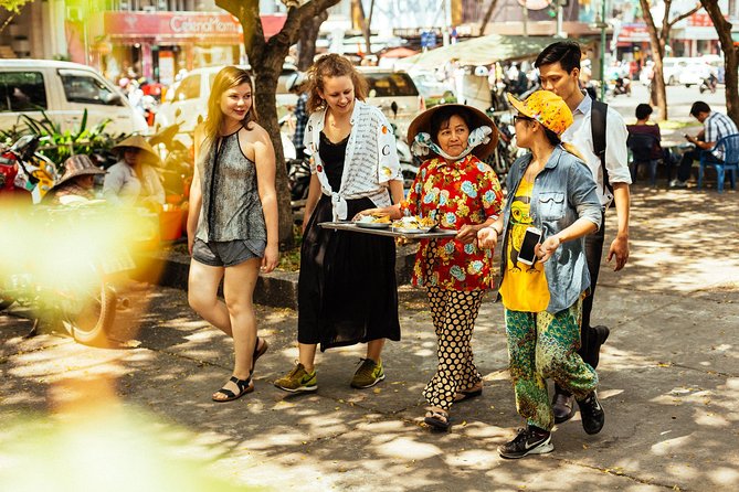 The 10 Tastings of Ho Chi Minh City With Locals: Private Street Food Tour - Turtle Lake: where locals slow down and snack