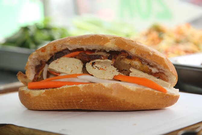 The Coolest Vegan Food Tour by Motorbike in Ho Chi Minh City - Stop-by-stop: from Le Van Tam Park to the Opera House