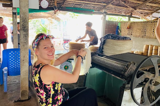 The hidden Fabulous Floating Market and Small Canal - Guides and boats: what you’re paying for besides the scenery
