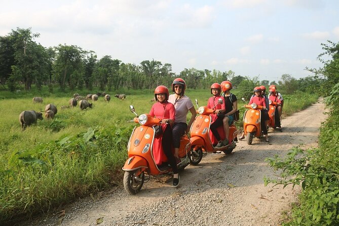 The insider's Hanoi + Train Street 4,5 Hours Female Ao Dai Riders - What this tour feels like in real time (duration, group size, and rhythm)