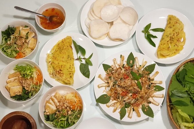 Top-rated Home Cooking Class with a River View AC Kitchen - The river-view setting meets home-style food style