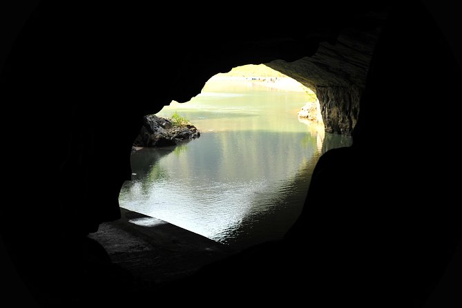 TOUR TO THE CAVES - Paradise & Dark caves from Dong hoi city - Key things that make this cave day work