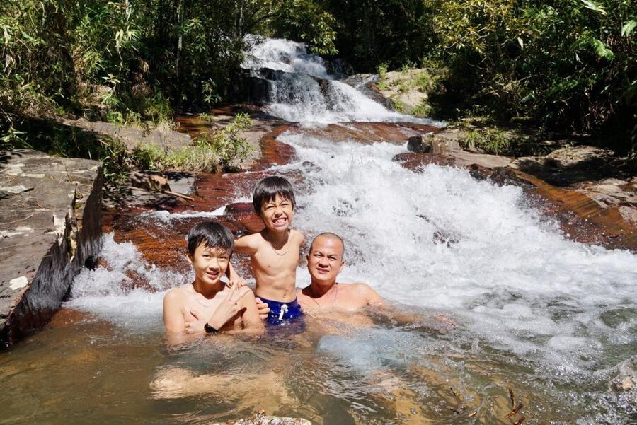 Trekking to Hidden Waterfall & Sturgeon Farm for dog-lovers - Timing tips and what to plan for after the tour