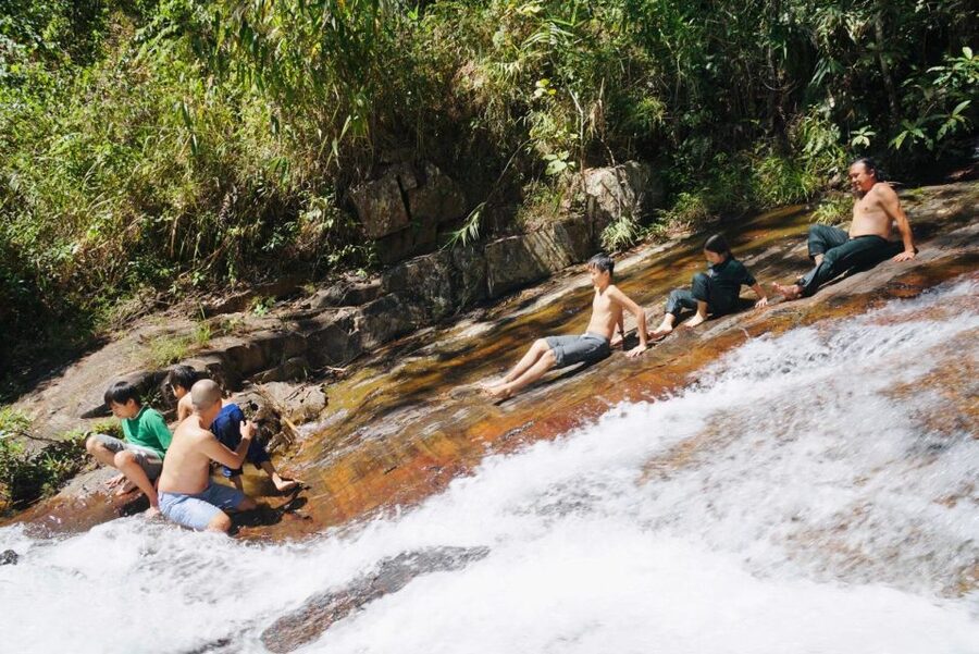 Trekking to Hidden Waterfall & Sturgeon Farm for dog-lovers - The coffee plantation and roastery tour: where the day becomes comfortable