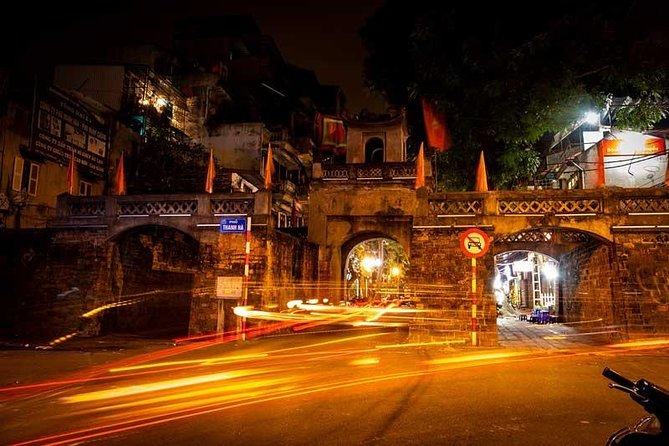 Ultimate Hanoi Photography Tour - Duờng Tau and Reunification Park: train street plus morning movement