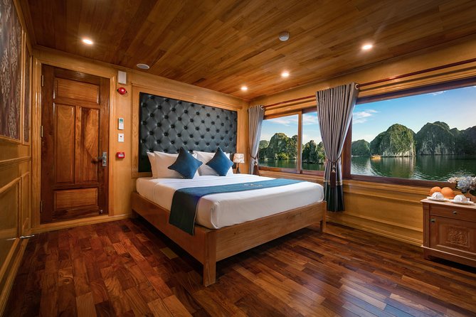 Venezia cruises in less tourist areas with small group - Day 1 onboard: welcome drink, cabins, and the Ba Trai Dao swim or kayak