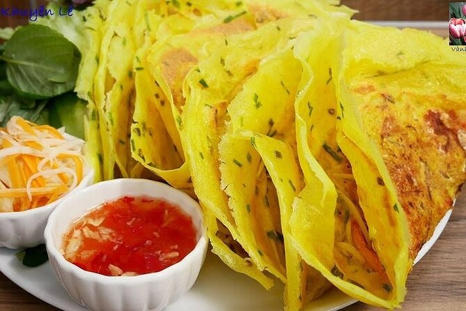 Vespa Female Ao Dai riders Night Street Food + See Train Street - Hồ Trúc Bạch and Ngu Xa street: the Hanoi noodle variety you might miss