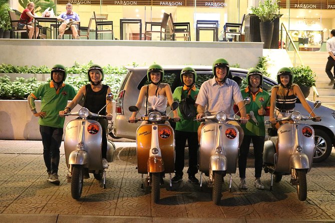 Vespa Saigon By Night Street Food Tour - Seafood stop: ambience plus a change of pace