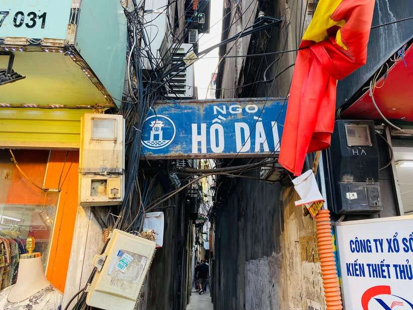 Vietnam War: Uncovering Hanoi's Untold Stories - Train Street community: what stays after the headlines