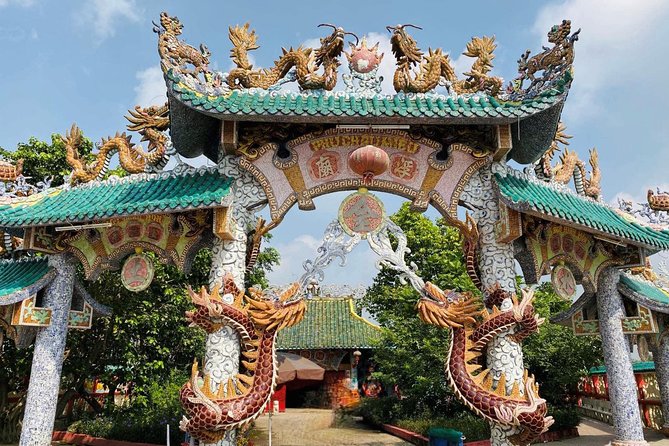 VIP Tour in Dragon Floating Temple sightseeing by SpeedBoat - Dragon Floating Temple on Snake Island, plus the Phu Chau floating worship setting