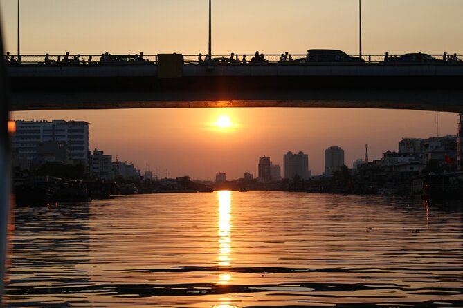 VIP Tour in Saigon: Romantic Sunset Cocktail by SpeedBoat - The complimentary cocktail or mocktail moment