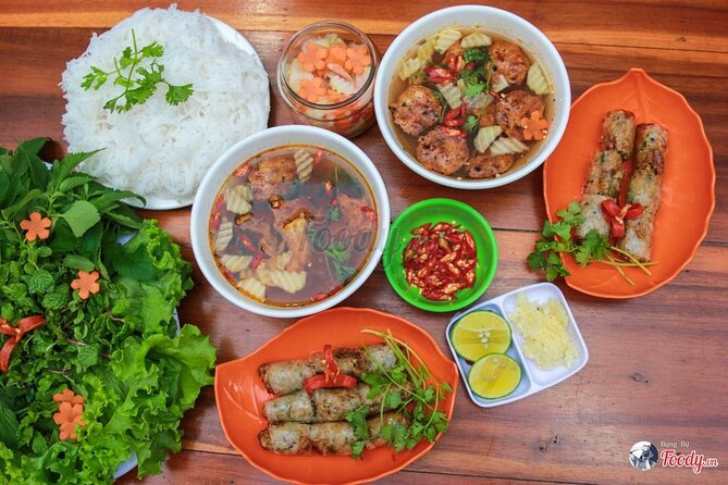 Walking Street Food Tour in Hanoi and Train Street - Meeting at 44 P Hang Bong, then getting your feet sorted