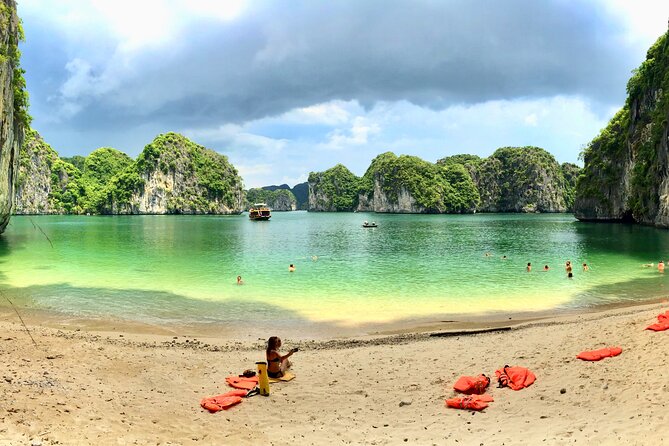 What a great combination, day cruise and night kayak with glowing biolumenescent - K.A cave and Bats cave: your best chance to feel the bay up close
