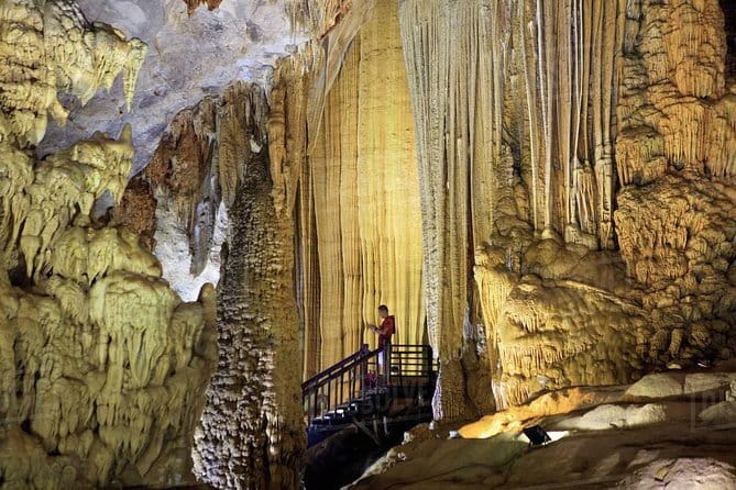 Zipline Dark cave & Paradise cave: Full-day Exploration - A park-area lunch that keeps the day on track